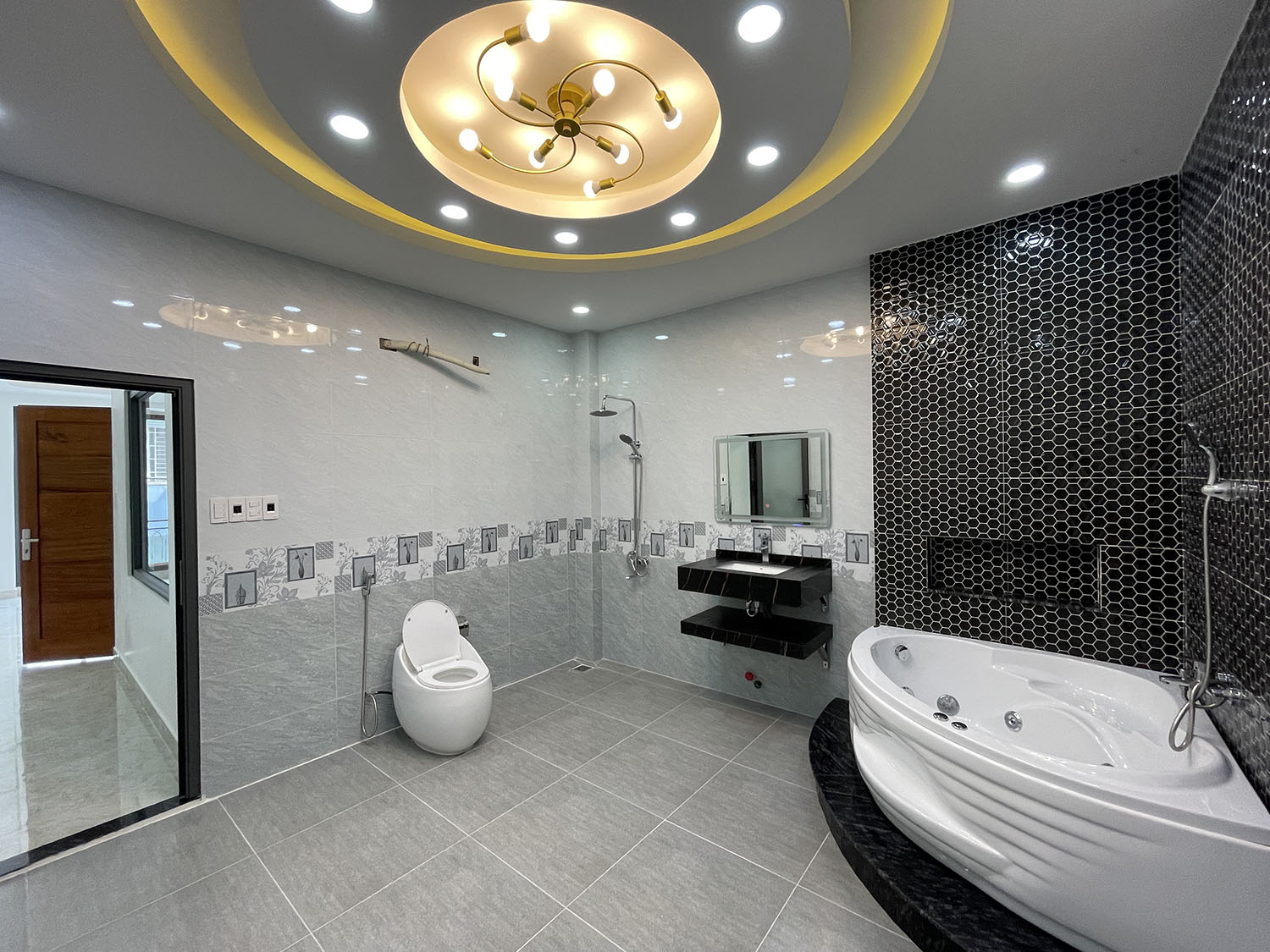 Bán nhà Đường Nguyễn Trọng Tuyển, Quận Phú Nhuận Tuyệt phẩm 4 lầu t.kế Cổ Điển PARIS PHÁP, hẻm ôtô